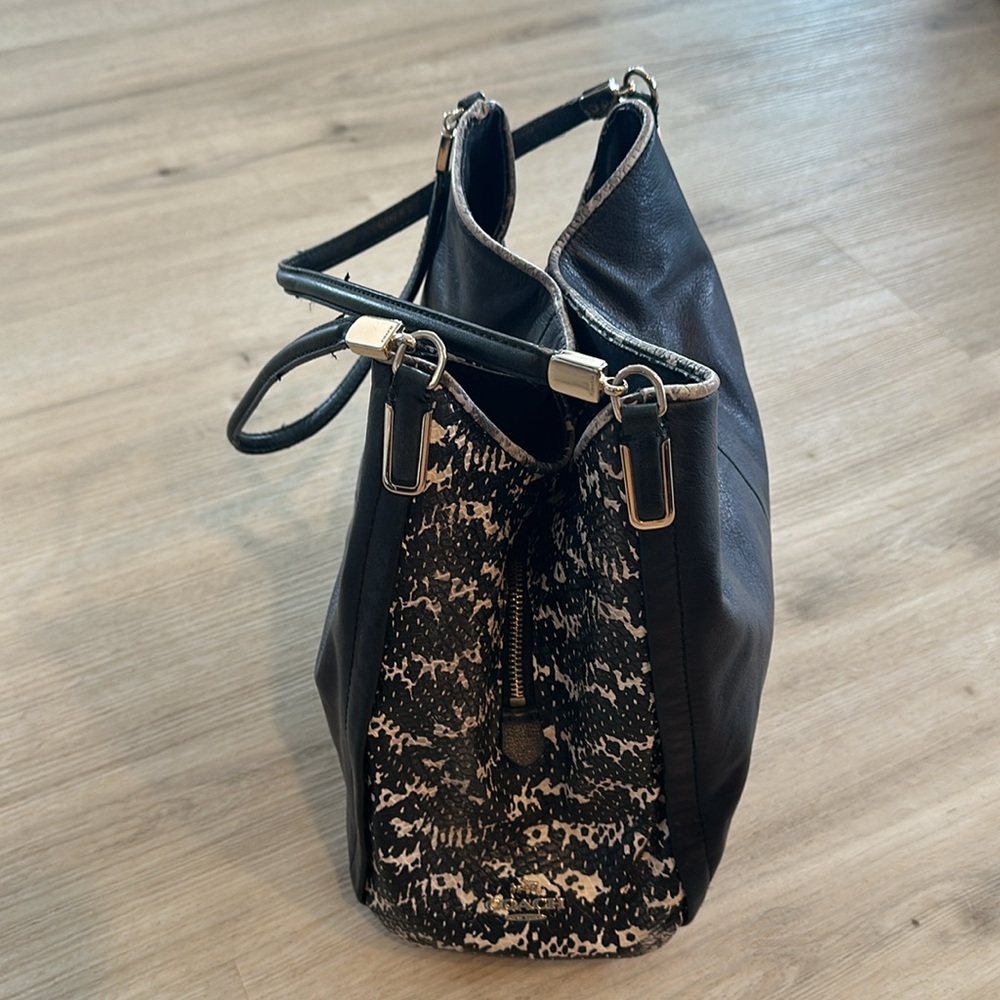 🌺Coach Leather Bag🌺Unique🌺